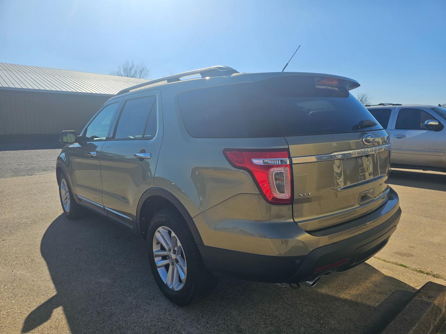 2013 GREEN /BLACK FORD EXPLORER XLT 4WD (1FM5K8D80DG) with an 3.5L V6 DOHC 24V engine, 6-SPEED AUTOMATIC transmission, located at 533 S Seven Points BLVD, Seven Points, TX, 75143, (430) 255-4030, 32.313999, -96.209351 - Photo#3